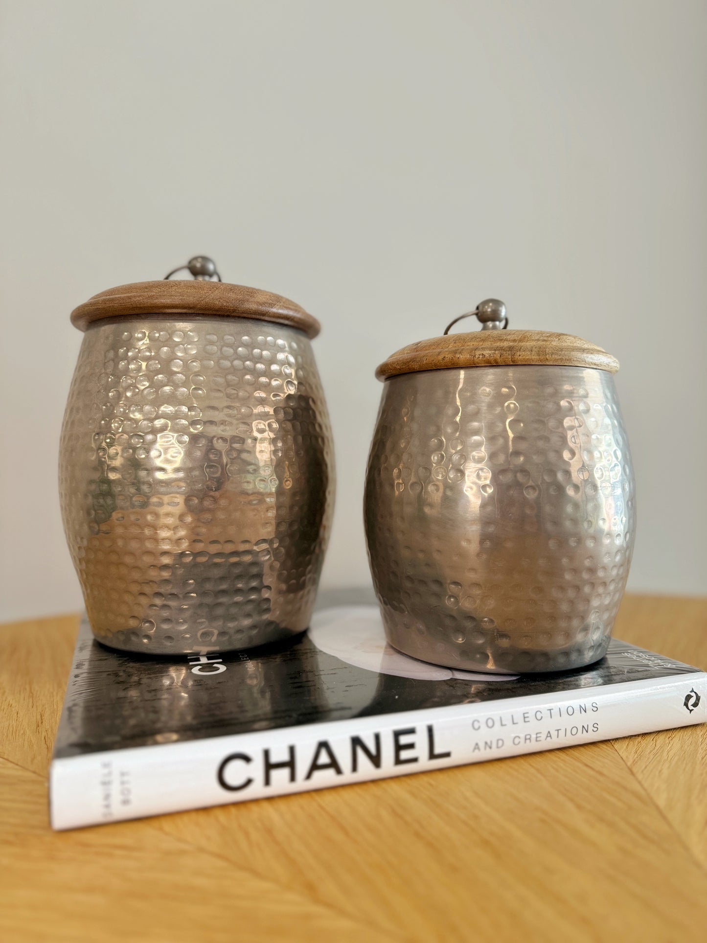 Ánforas decorativas de aluminio con tapa de madera natural, jarrones elegantes para decoración de interiores