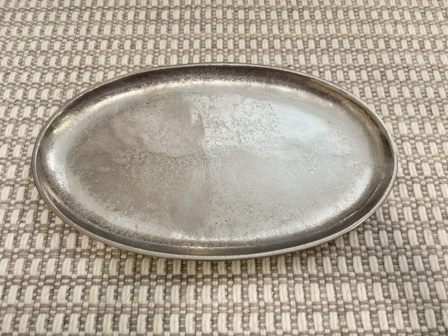 Bandeja decorativa ovalada en metal plateado - 37 cm de largo