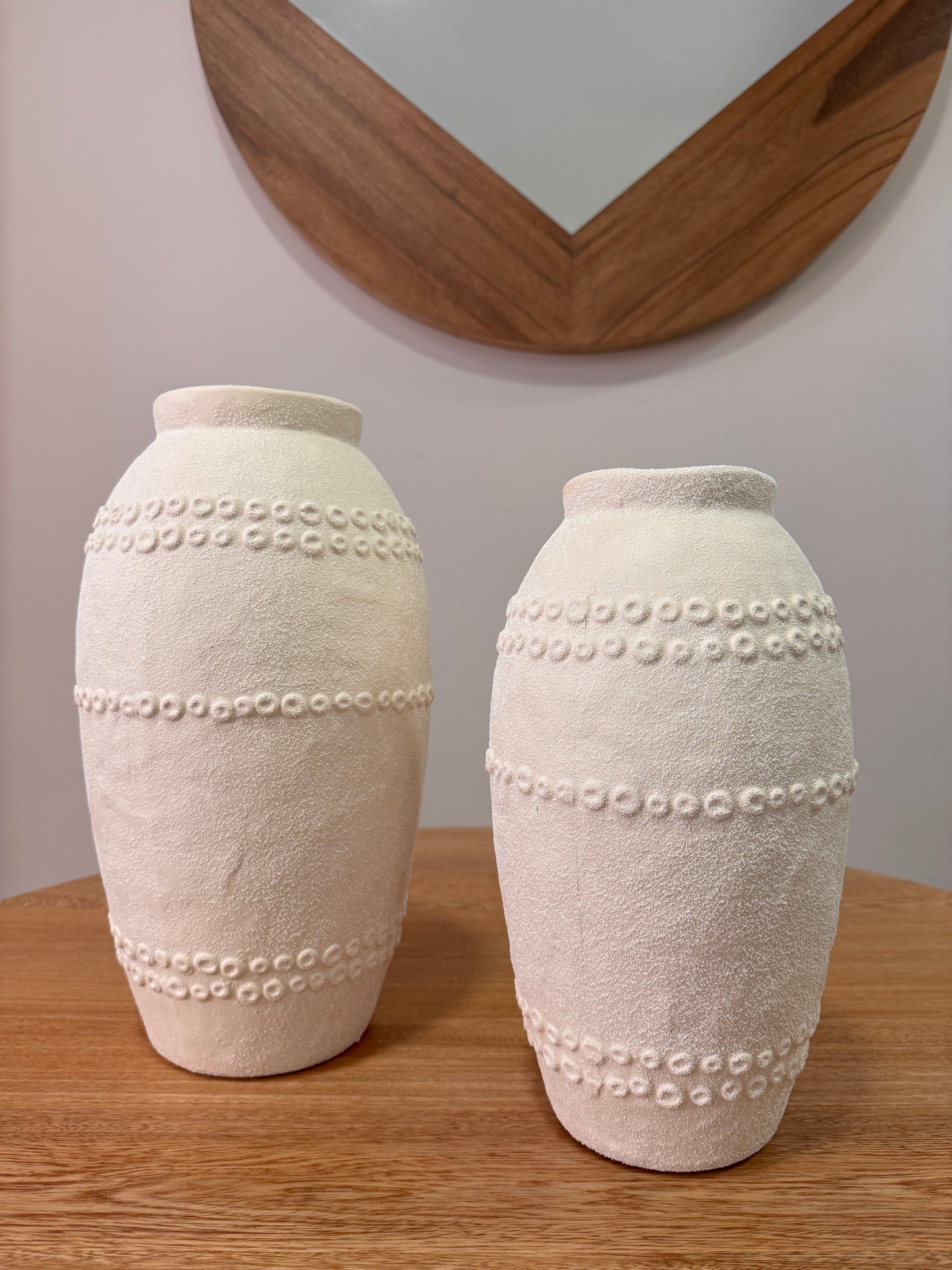 Jarrones Decorativos Rusticos Beige de Marmolina - 2 Tamaños
