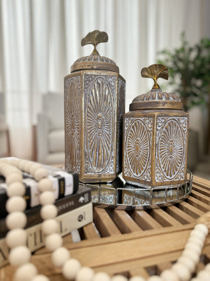 Ánforas decorativas en cerámica con tapa cromada, disponibles en 35cm y 27cm de altura