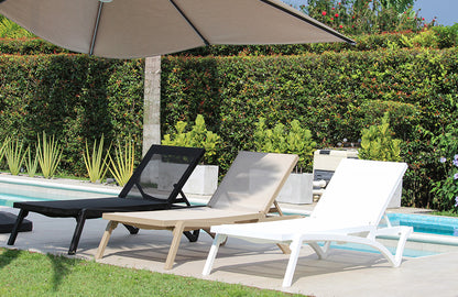 Asoleadora MARE, camastro de resina con malla Serge Ferrari reclinable apto para intemperie y piscina
