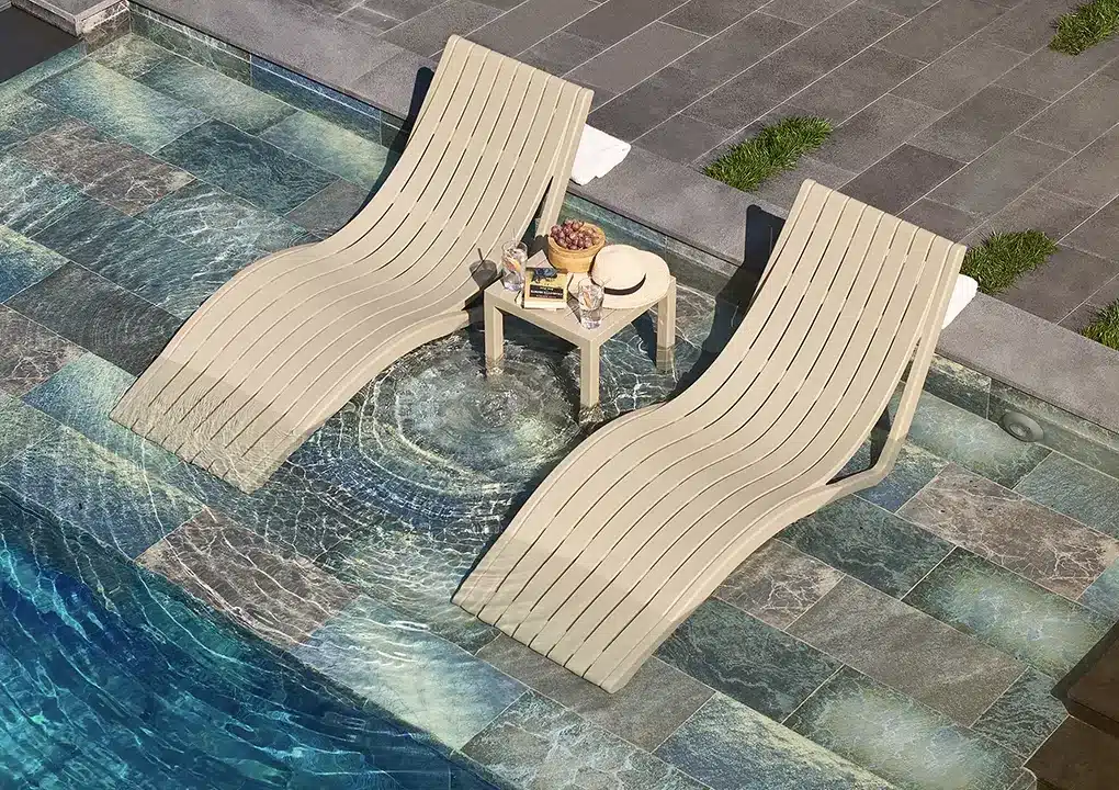 Asoleadora OLA, camastro de tecnopolímero apilable apto para intemperie y sumergible en piscina
