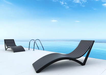 Detalle de asoleadora OLA, camastro de tecnopolímero con ruedas traseras para terraza
