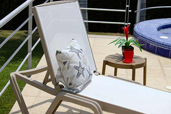 Asoleadora VENECIA, camastro de tecnopolímero con textilene recambiable apto para intemperie
