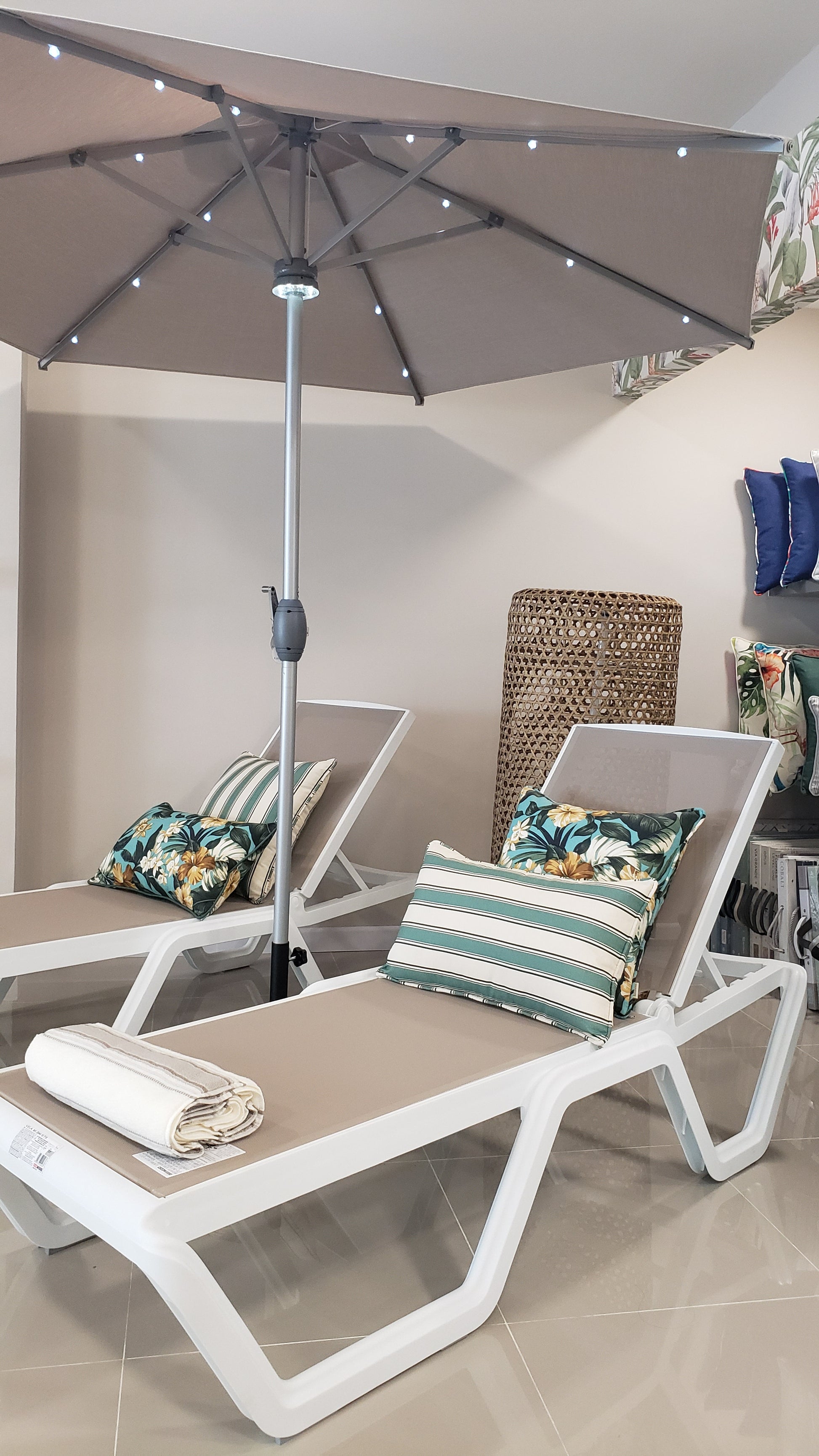 Vista de asoleadora VENECIA, camastro de tecnopolímero con textilene apto para intemperie
