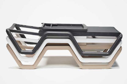 Detalle de asoleadora VENECIA, camastro de tecnopolímero con ruedas traseras para piscina
