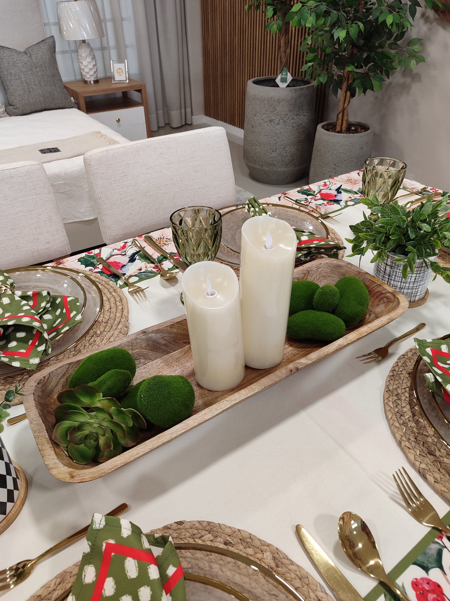 Vista superior de bandeja batea ovalada en madera maciza natural