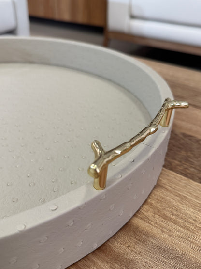 Bandeja redonda decorativa de madera con polipiel taupe y asas doradas en acero inoxidable, disponible en 45cm y 40cm