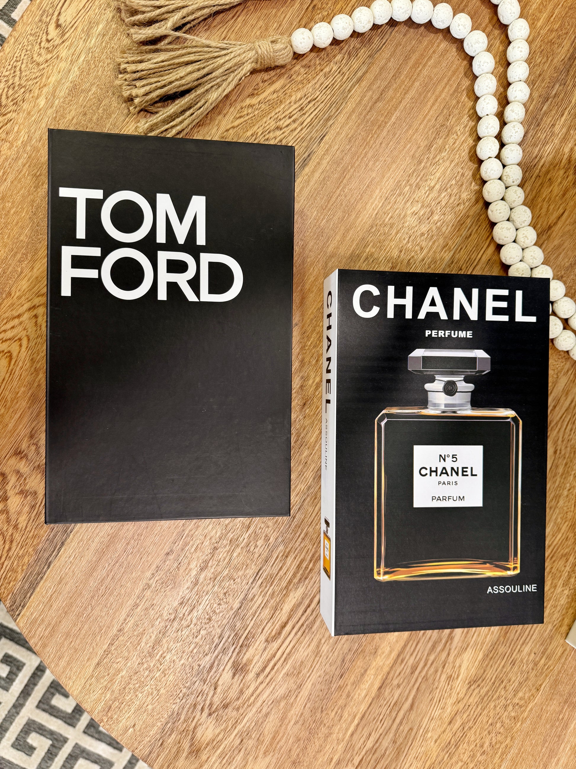 Set de cajas decorativas tipo libro apiladas para organización