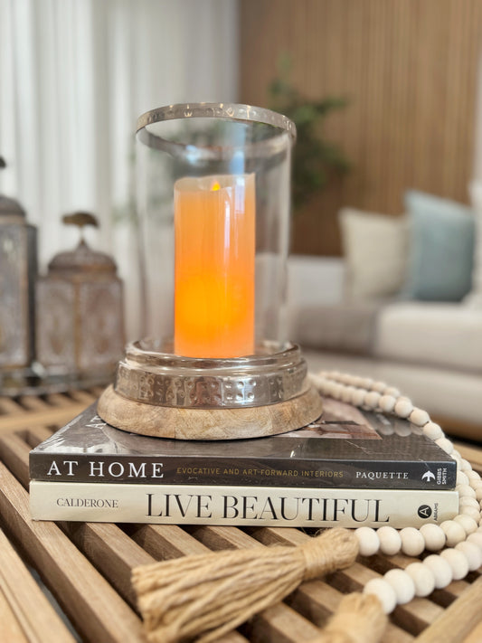 Candelabro de cristal claro con base de madera natural y acero plateado Ø 20.5 x 25cm, portavelas decorativo