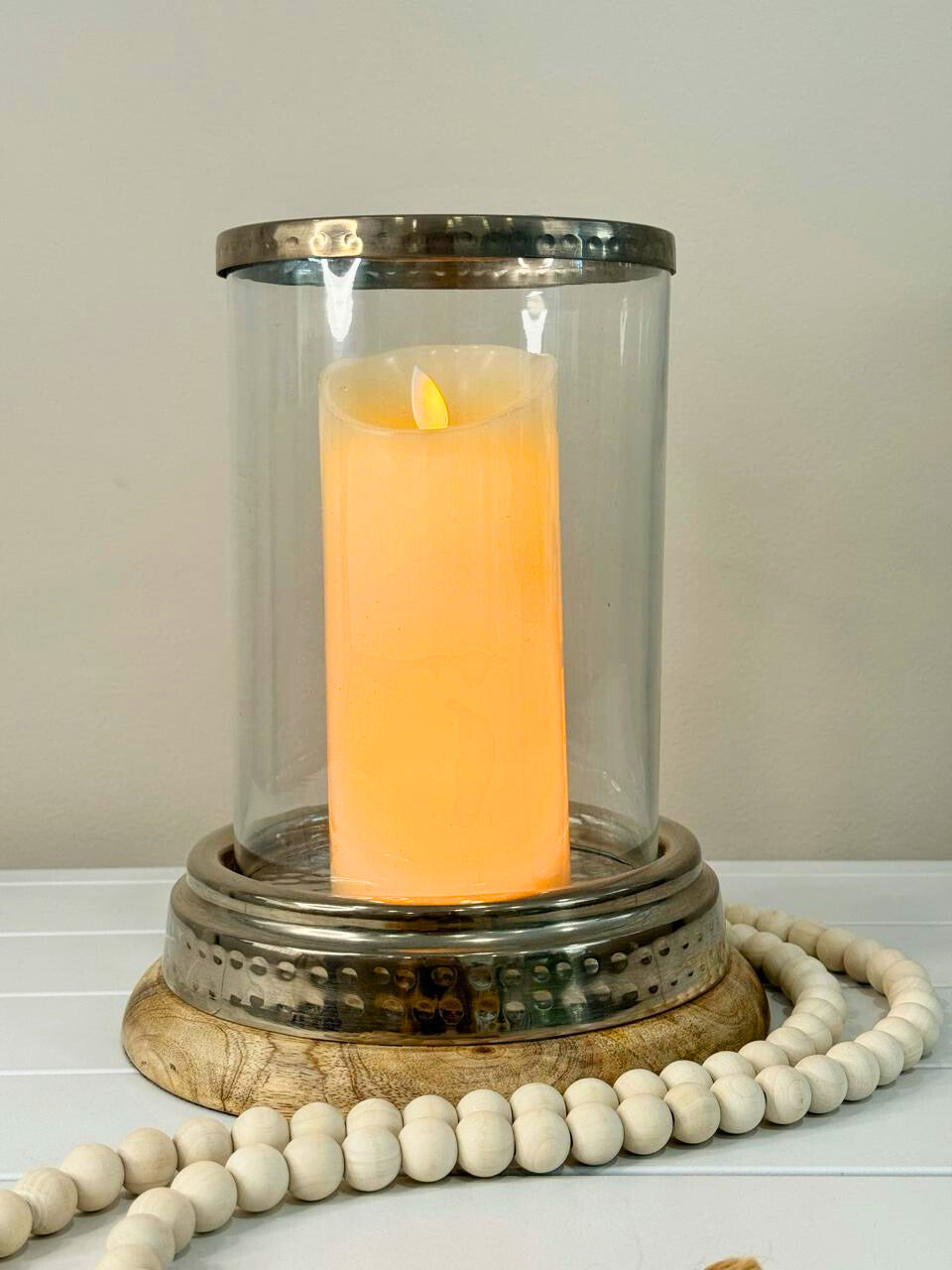 Candelabro decorativo de cristal claro con base de madera natural, portavelas para mesa de centro y sala