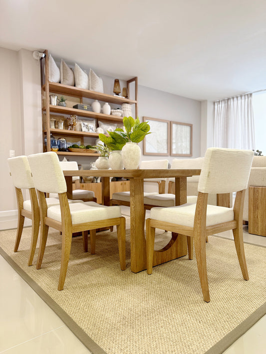 Comedor completo 6 personas en madera flor morado con sillas tapizadas en tela anti fluidos