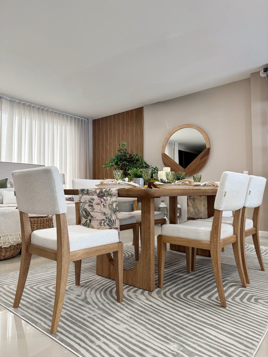 Comedor 6 personas en madera flor morado, mesa rectangular y sillas con tapizado anti fluidos