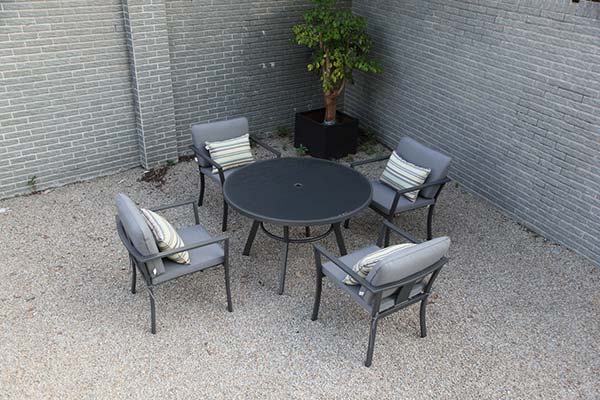 Set de comedor BALI redondo negro, comedor de aluminio con cojines gris para balcón cubierto