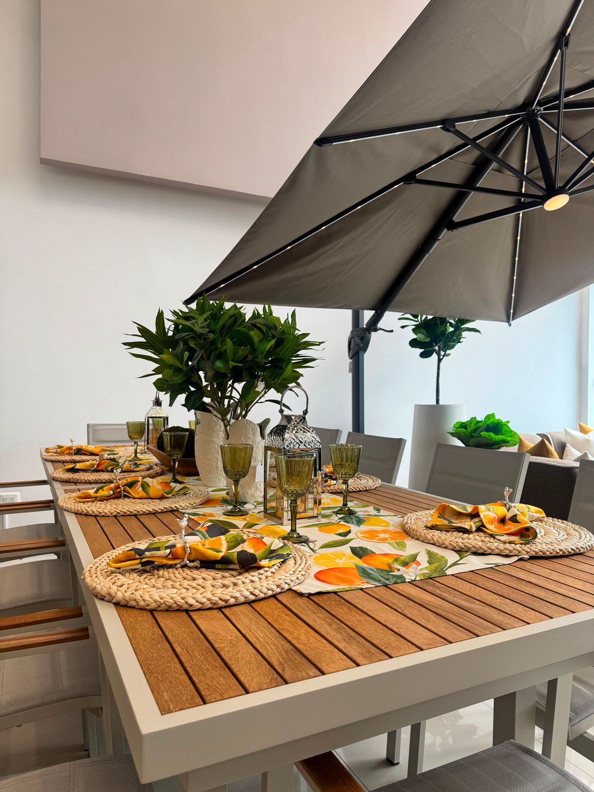 Comedor POMPANO para terraza cubierta con mesa extensible y sillas apilables