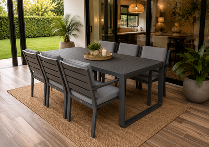 Comedor PORTO negro con mesa y sillas para terraza exterior