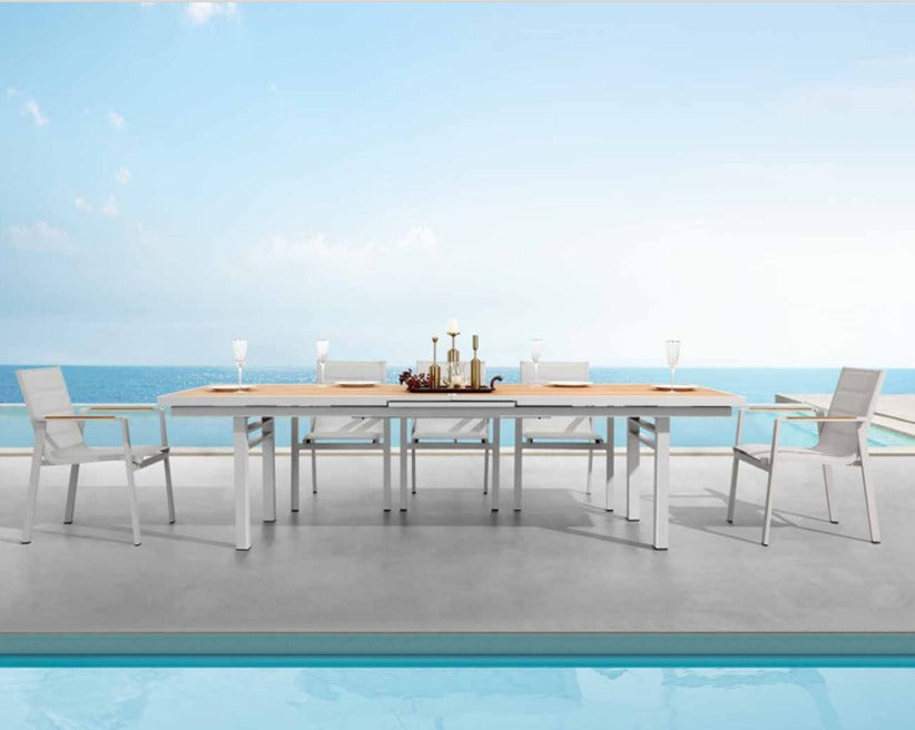 Vista de comedor POMPANO, mesa expansible de aluminio con madera teca y sillas apilables
