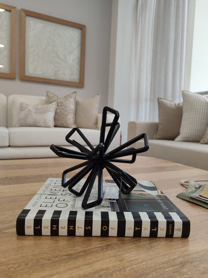 Figura decorativa asterisco metálica negra 19cm de diámetro, escultura moderna para mesa de centro