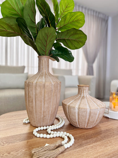 Jarrones Decorativos Rústicos en Marmolina Beige/Dorado – 2 Tamaños