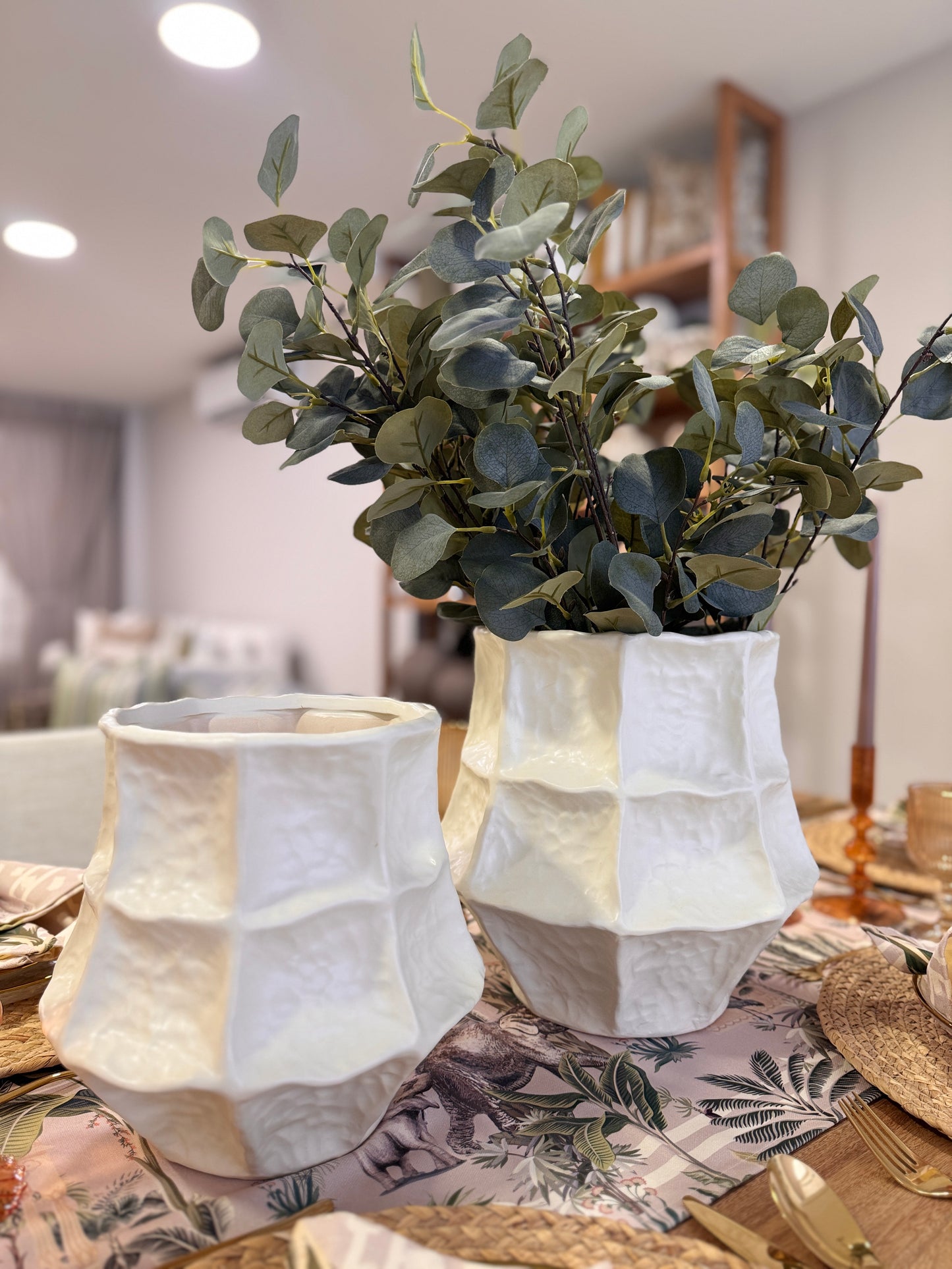 Jarrones Decorativos Blancos de Marmolina - 2 Tamaños