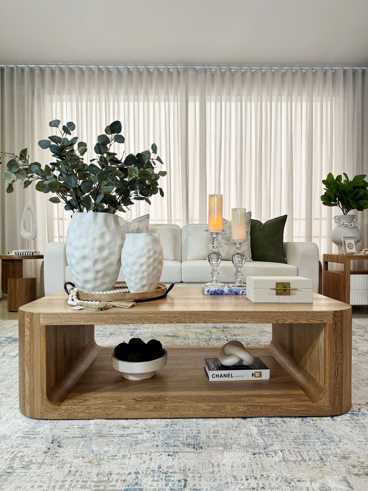 Jarrones blancos texturizados en cerámica, floreros elegantes para decoración