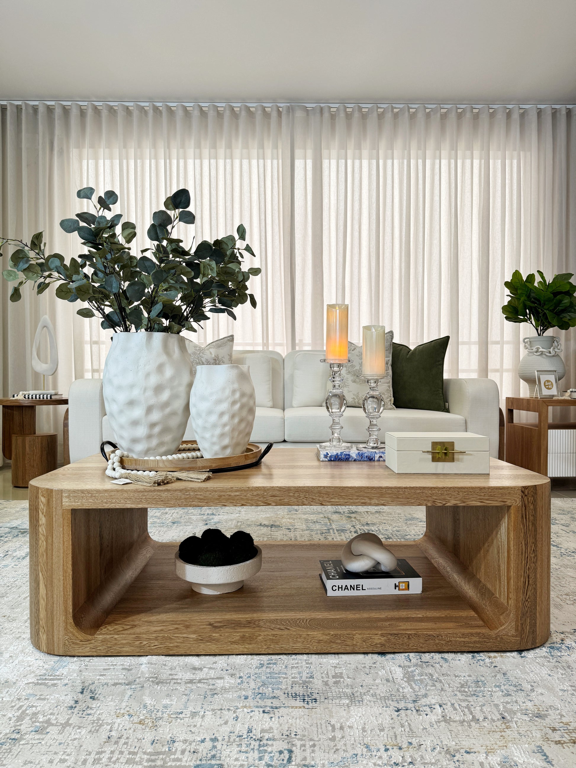 Jarrones blancos texturizados en cerámica, floreros elegantes para decoración