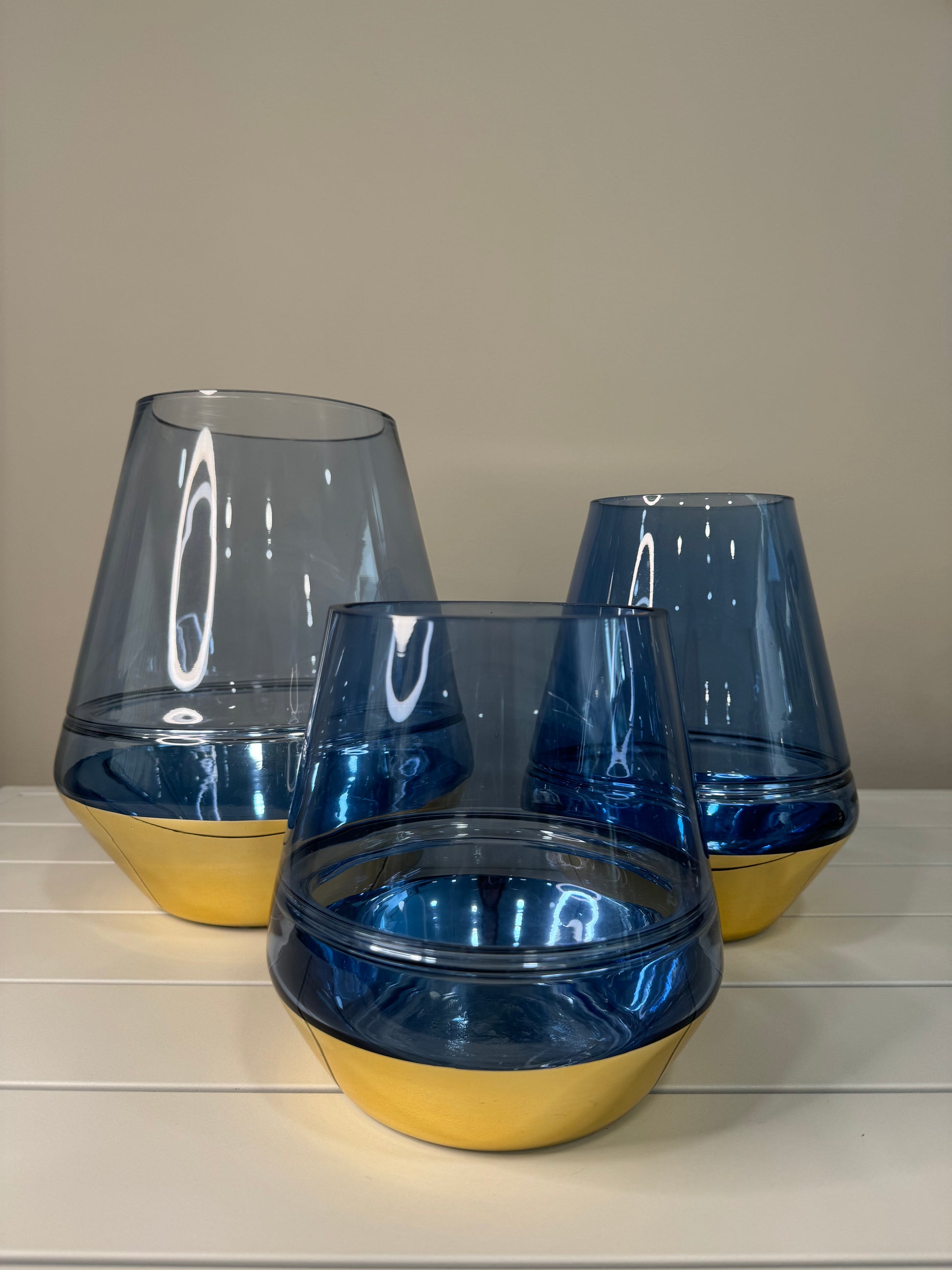 Jarrones de cristal azul con base cromada dorada, floreros decorativos sofisticados para mesa de centro