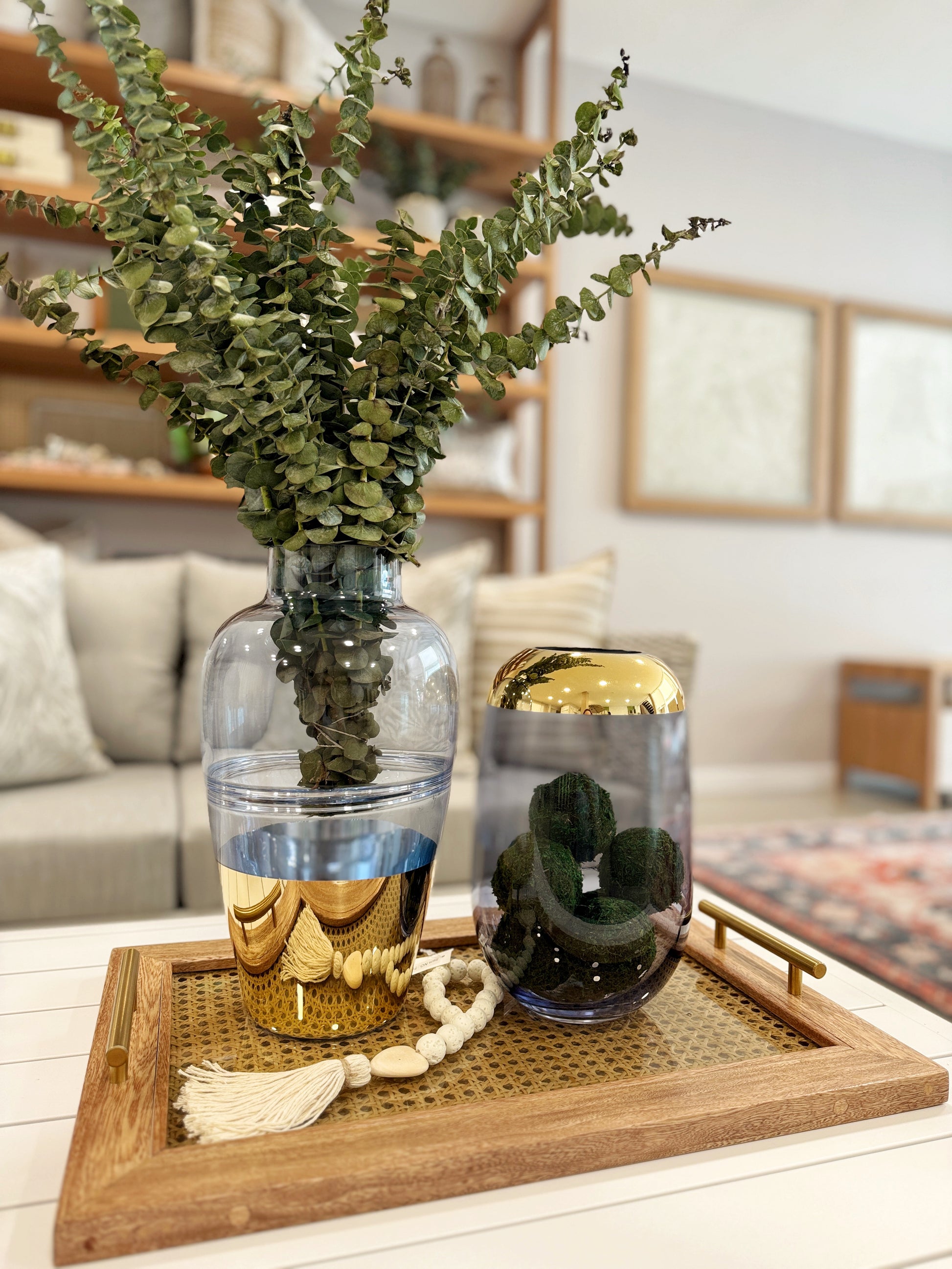 Floreros decorativos en cristal azul con detalle cromado dorado, jarrones elegantes para mesa de centro y sala