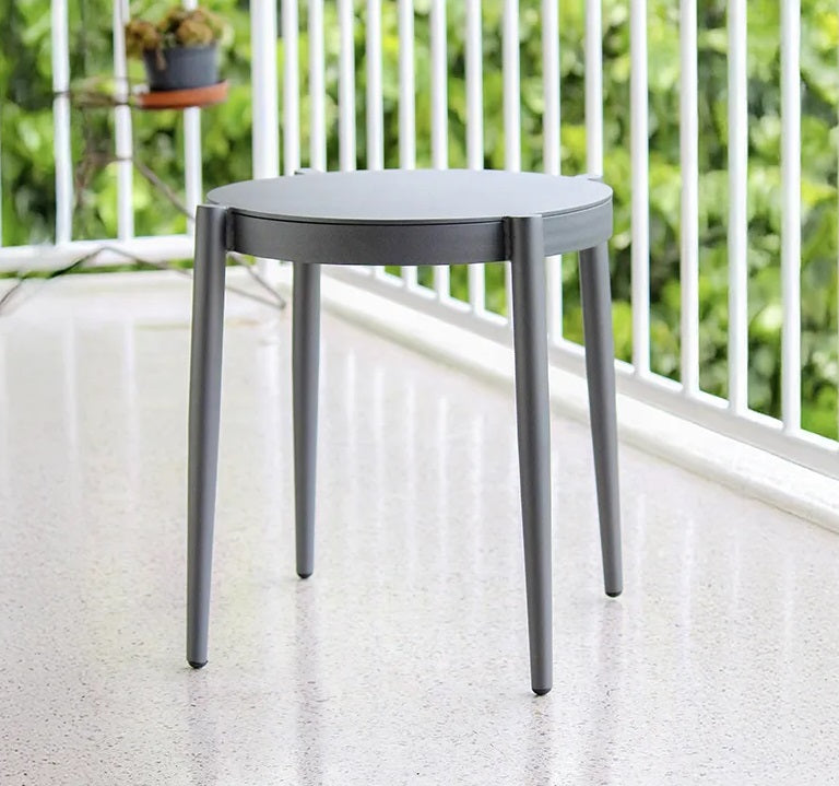 Vista de mesa auxiliar GENOVA, mesa redonda de aluminio negro para balcón y terraza