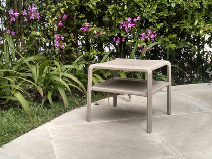 Detalle de mesa auxiliar VENECIA, mesa de tecnopolímero con bandeja extraíble para piscina

Mesa auxiliar VENECIA para exterior - diseño moderno - Kasanova