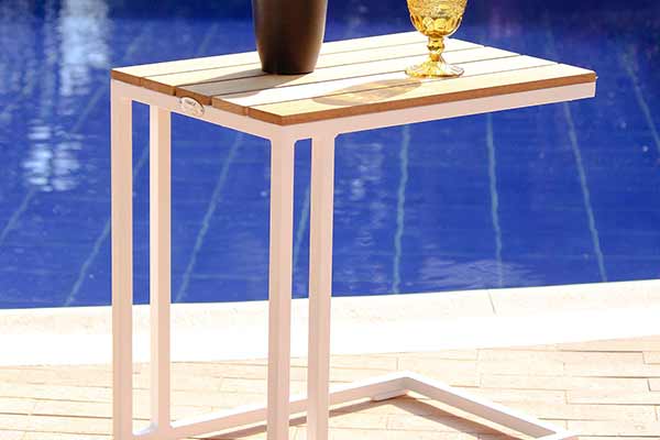 Vista de mesa auxiliar FIJI, mesa en forma de C para muebles de exterior y asoleadoras