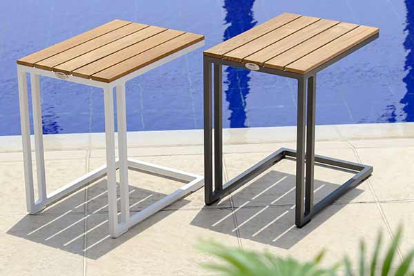 Mesa auxiliar FIJI, mesa en forma de C para asoleadora y muebles de terraza cubierta