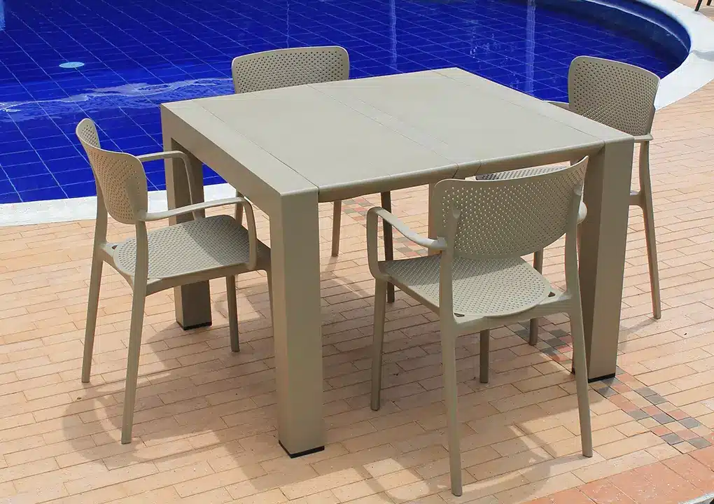 Mesa de comedor NAPOLI con silla COMFORT con brazos, mesa extensible para terraza

