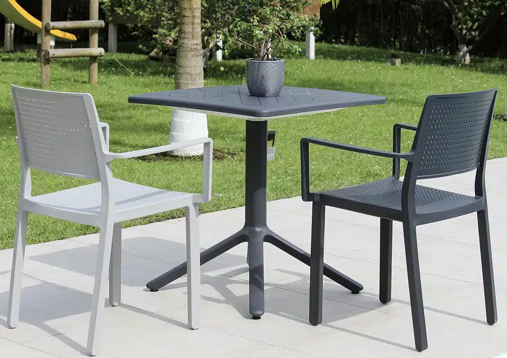 Mesa de comedor PASSO antracita con silla PREGO, mesa cuadrada de resina para piscina y terraza
