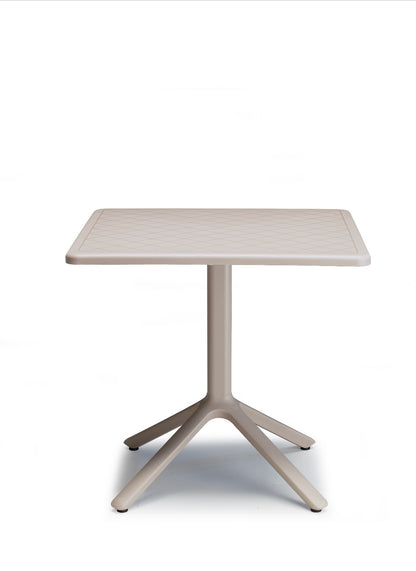 Vista de mesa de comedor PASSO, mesa cuadrada de resina 70 x 70 x 75cm para terraza
