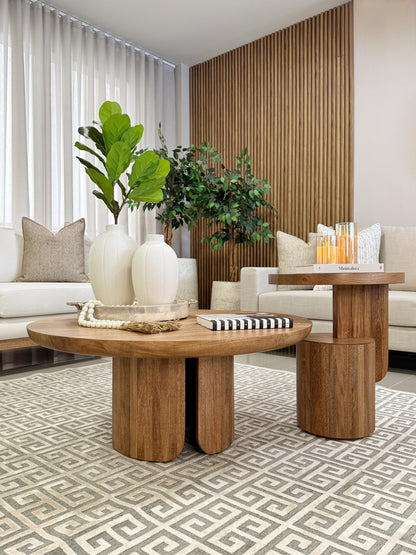 Mesa redonda de centro en madera flor morado 90cm, acabado poro abierto para decoración de sala