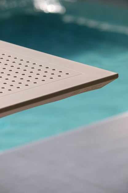 Detalle de mesa de comedor LUNA, mesa cuadrada de resina apta para intemperie
