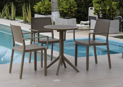 Mesa de comedor SOLE taupe con silla PREGO, mesa redonda plegable de resina para piscina

Mesa comedor SOLE estilo contemporáneo
