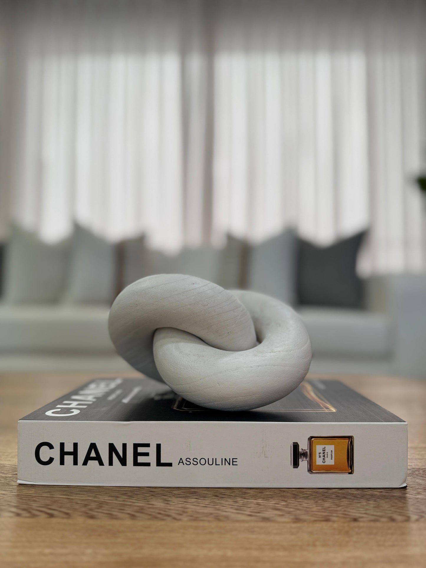 Nudo decorativo de madera con acabado blanco mate 16 x 13cm, escultura moderna para decoración