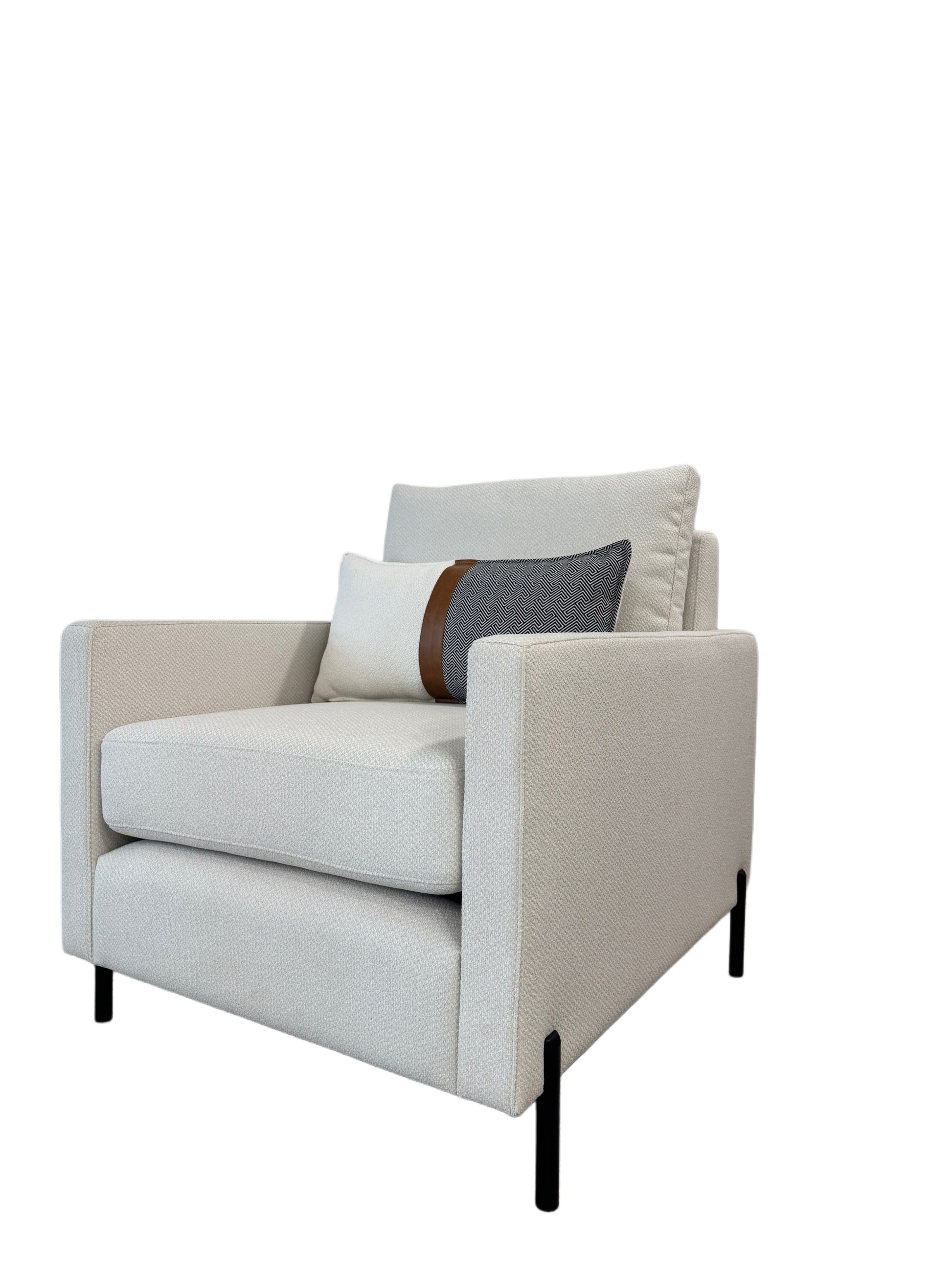 Detalle de poltrona tapizada en tela aquaclean con protección anti fluidos, base metálica negra