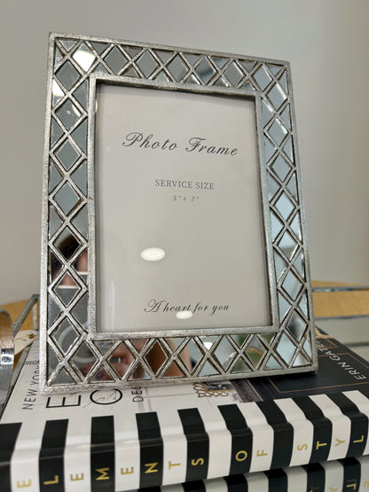 Detalle de portarretrato con borde de espejos, marco decorativo 5x7 pulgadas para fotografías