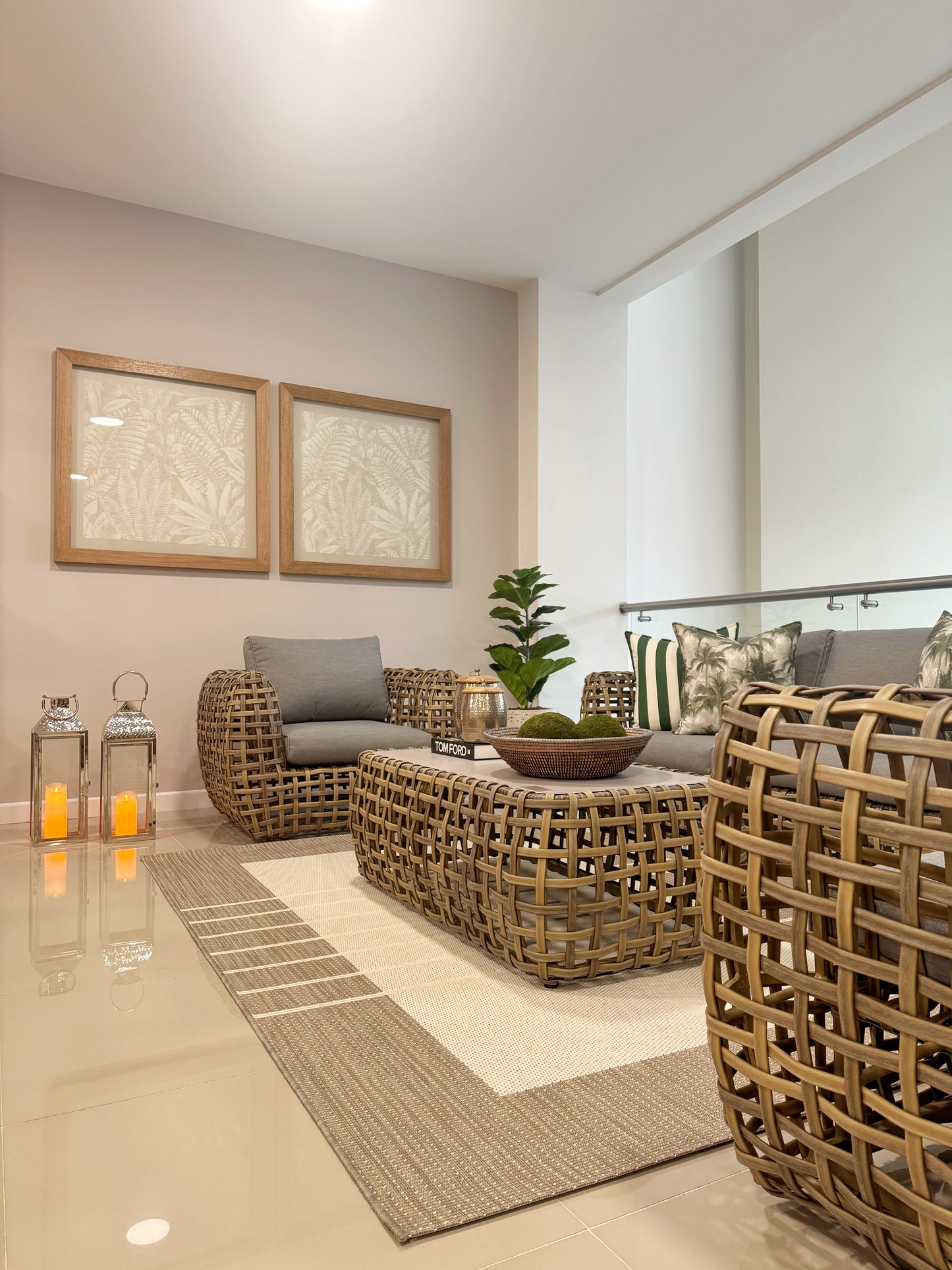 Mesa de centro rectangular incluida en set de sala GRADO para terraza cubierta