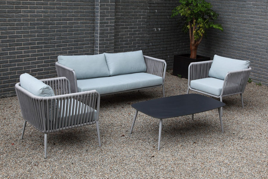 Vista de sala AMALFI gris, conjunto de sofás de aluminio con cuerdas de poliéster para balcón