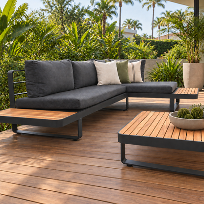 Sala CARTAGENA con sofá modular y detalles en teca para terraza cubierta