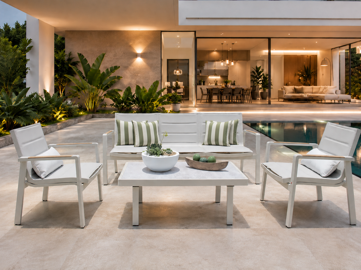 Sala CEDAR con sofá y sillones para terraza exterior cubierta