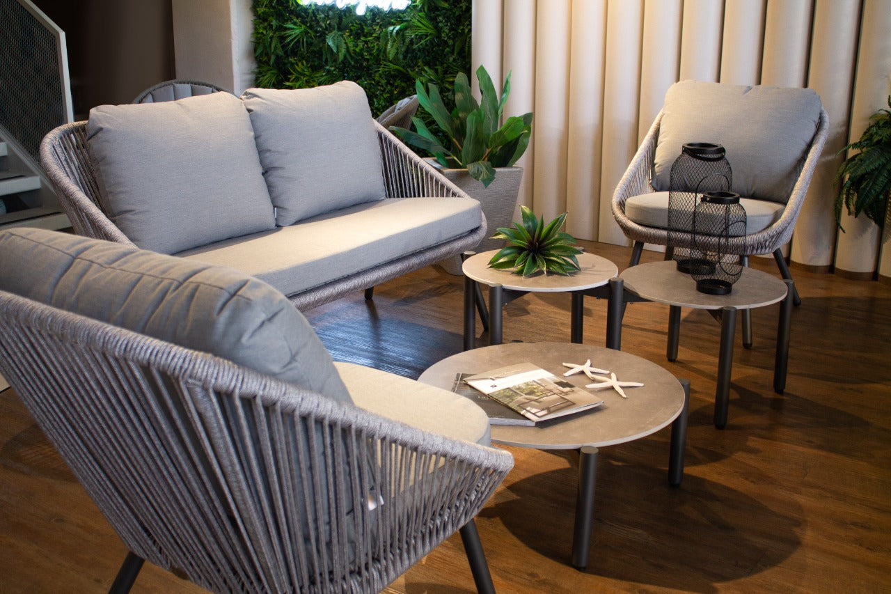 Vista de sala GENOVA, conjunto de sofás de aluminio con cuerdas de poliéster para terraza cubierta
