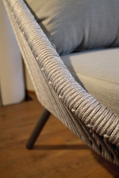 Vista de sala GENOVA, conjunto de sofás de aluminio con cuerdas de poliéster gris claro
