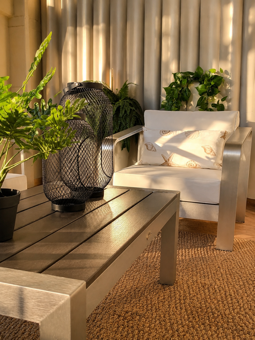Sala NIZA para interiores y terrazas cubiertas con diseño contemporáneo