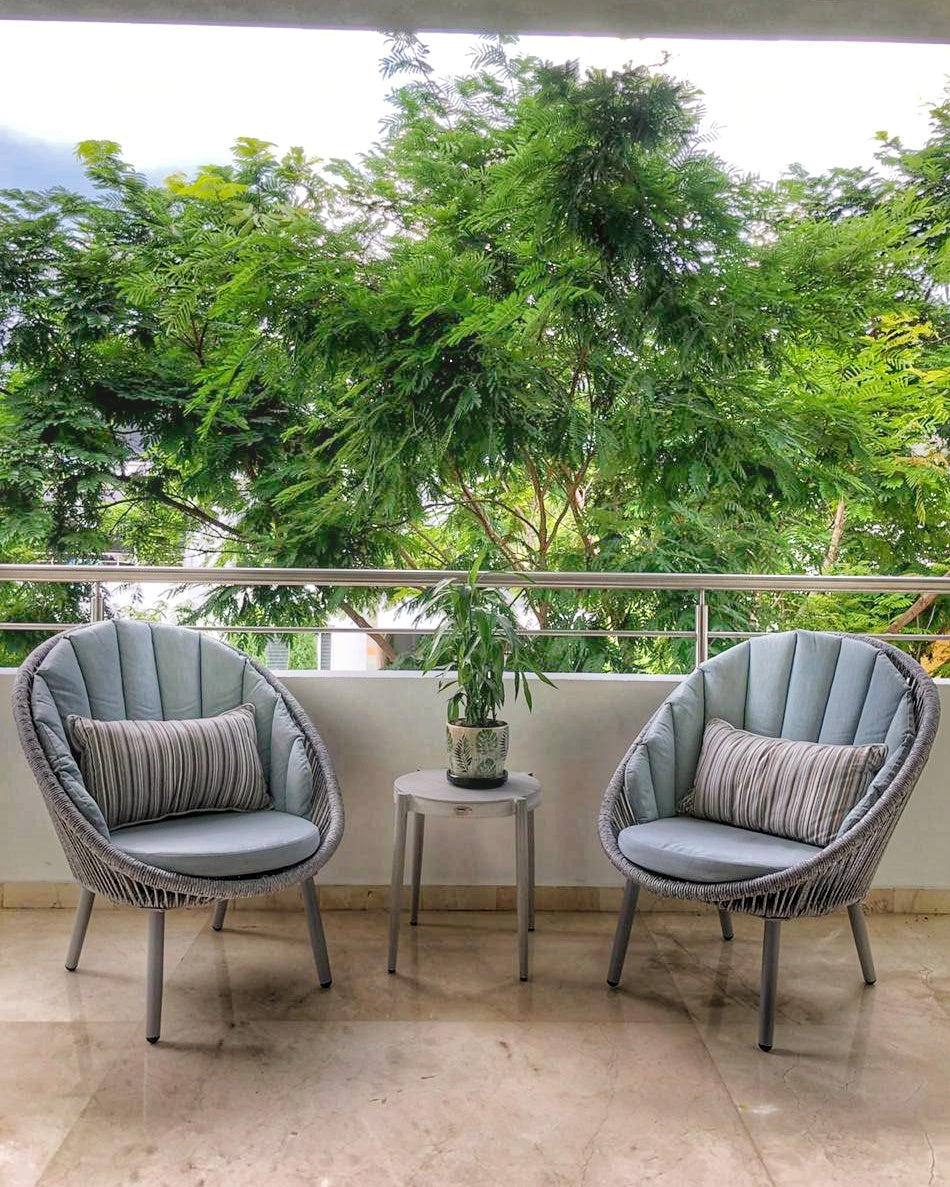 Detalle de set de balcón GENOVA, sofás de aluminio con cuerdas de poliéster y cojines