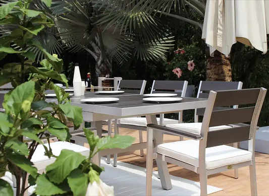 Set de comedor MONACO expansible, comedor de aluminio plata con PVC imitación madera para 8 puestos